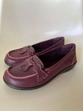 Women's Burgundy Loafer Flats with Decorative Bow Sz 8W